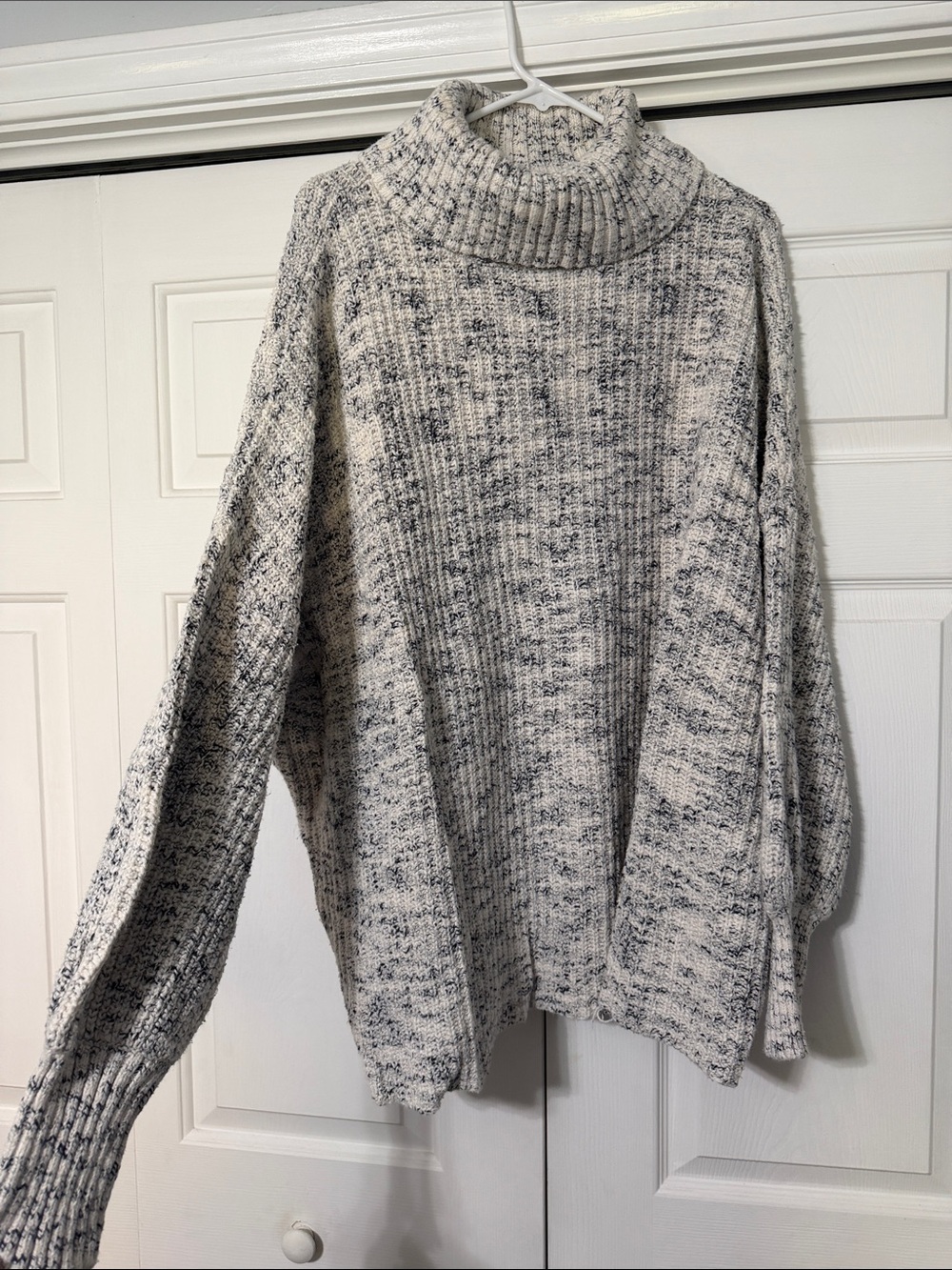 aerie Marled Cream and Gray Turtleneck Sweater